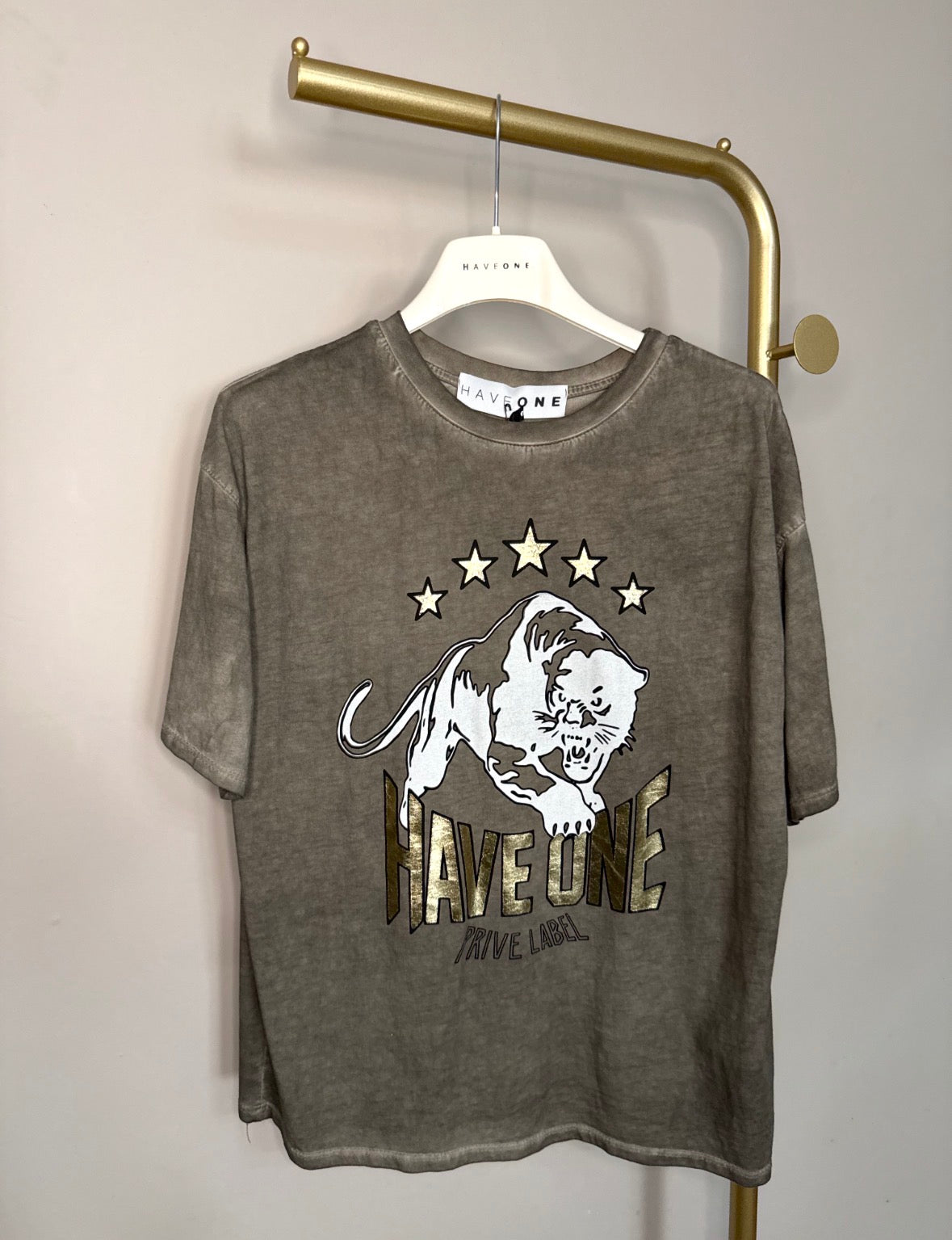 T-shirt over Haveone tigre
