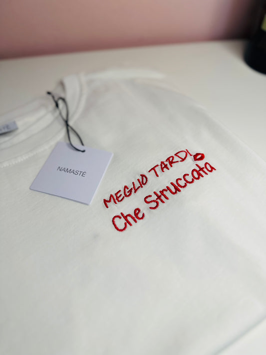 T-shirt ricamo meglio tardi che struccata