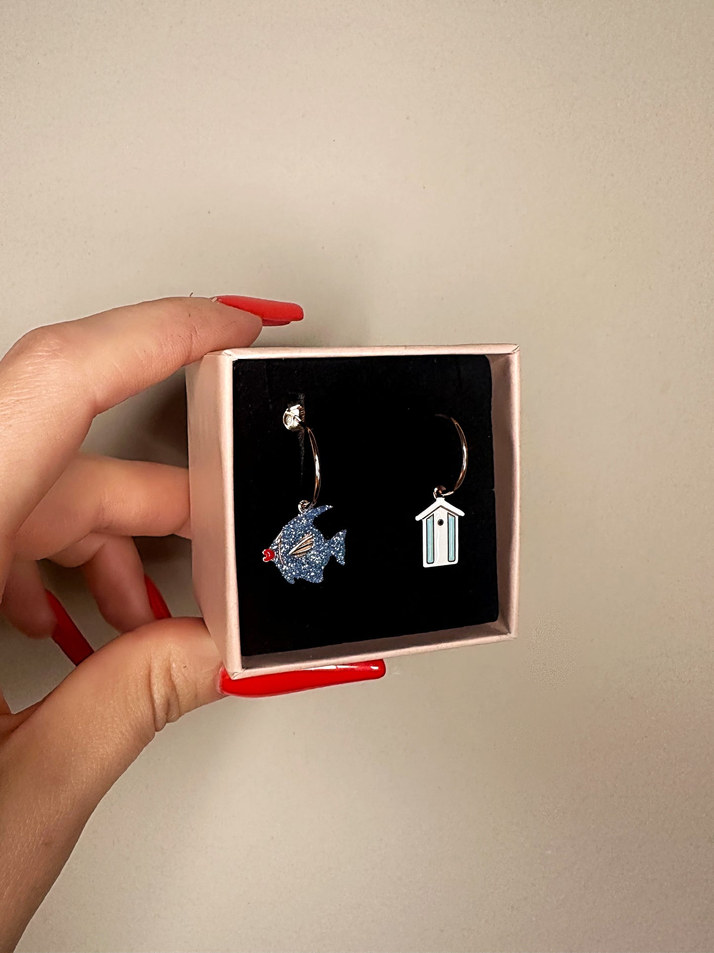 Orecchini Micro Cerchio con Charm