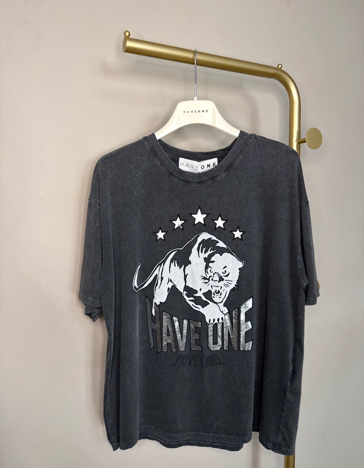 T-shirt over Haveone tigre