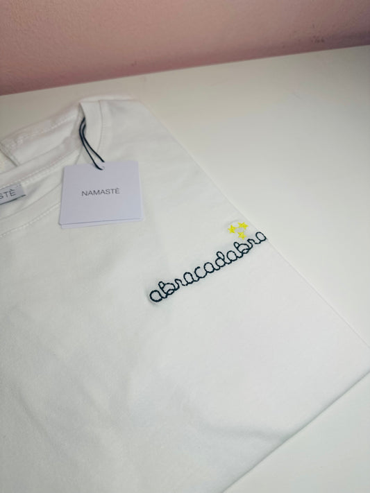 T-shirt ricamo abracadabra stelline
