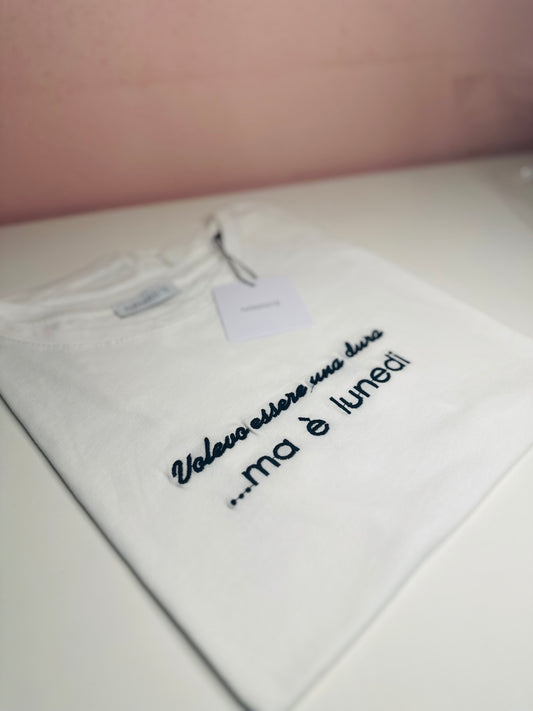 T-shirt ricamo volevo essere una dura-nero