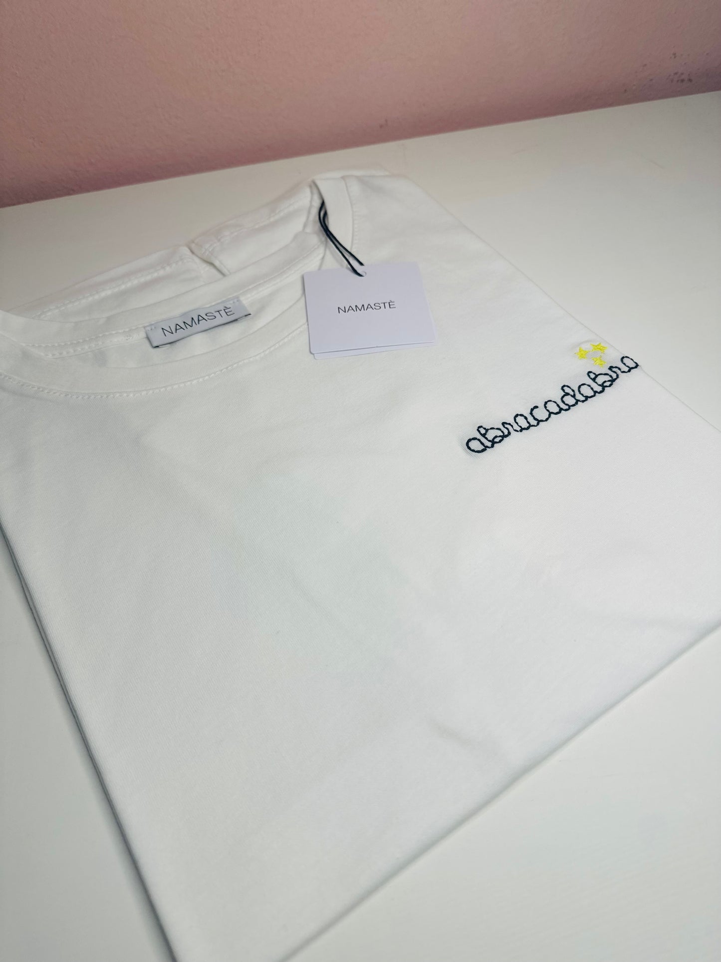 T-shirt ricamo abracadabra stelline