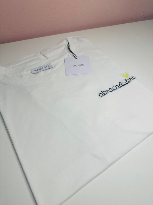T-shirt ricamo abracadabra stelline