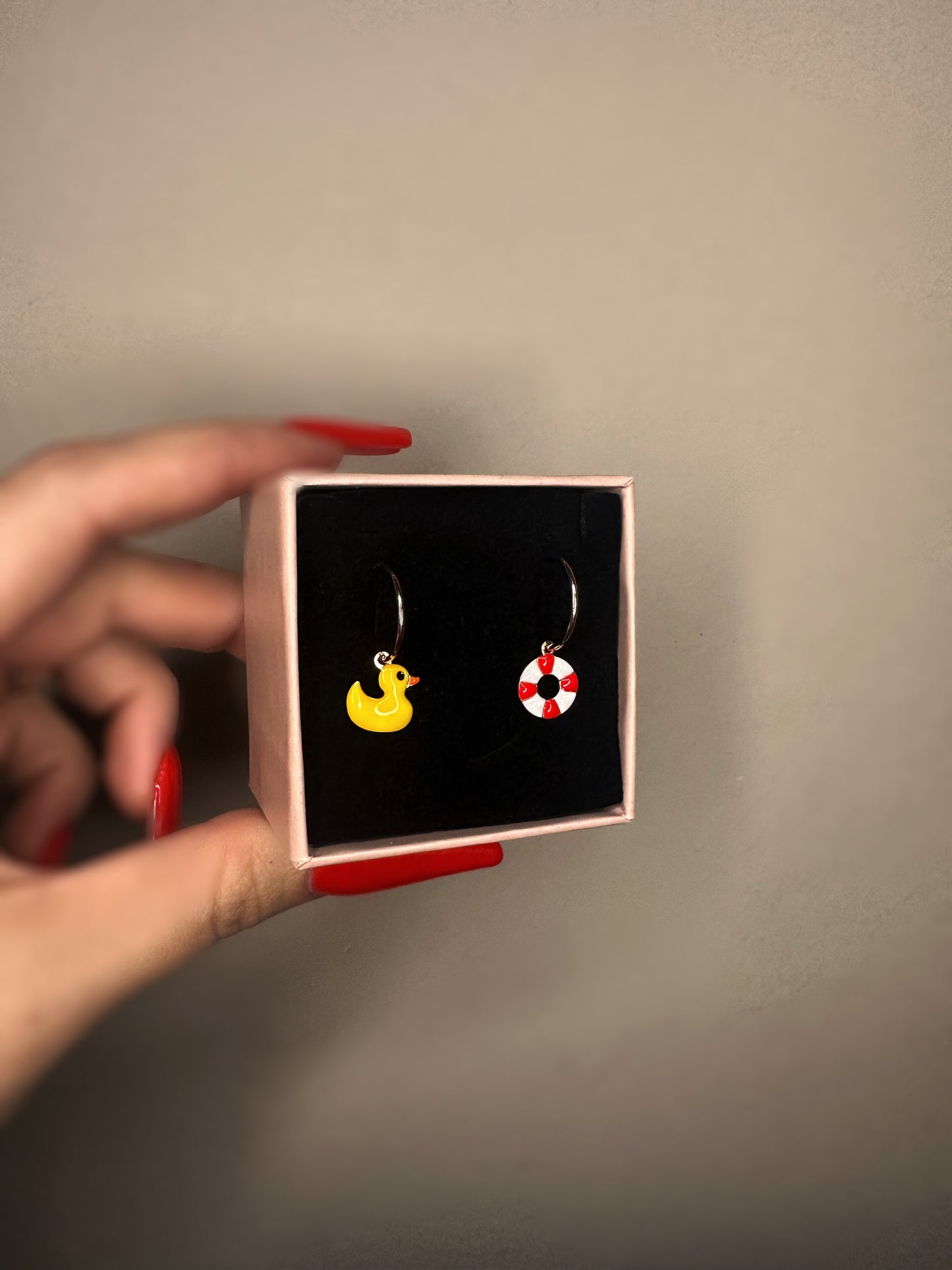 Orecchini Micro Cerchio con Charm