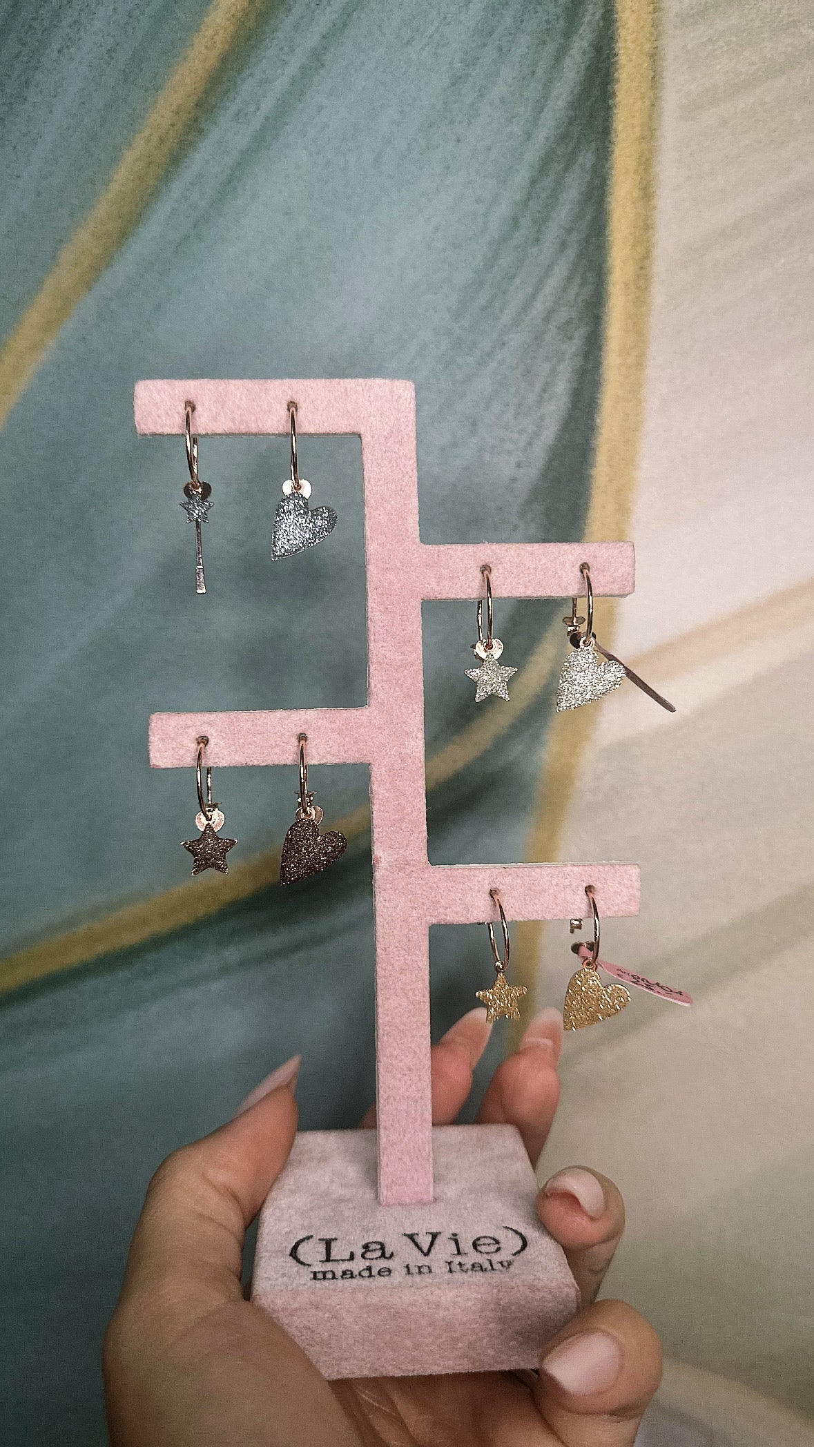 Orecchino micro cerchio con charm