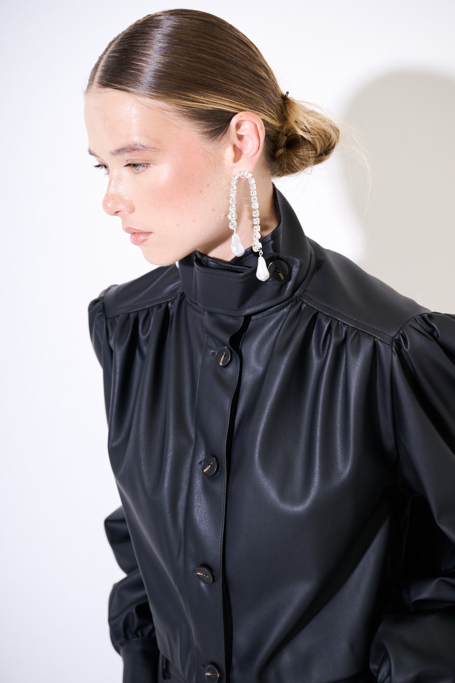 Giacca ecopelle spalle a sbuffo NERO - Kikisix