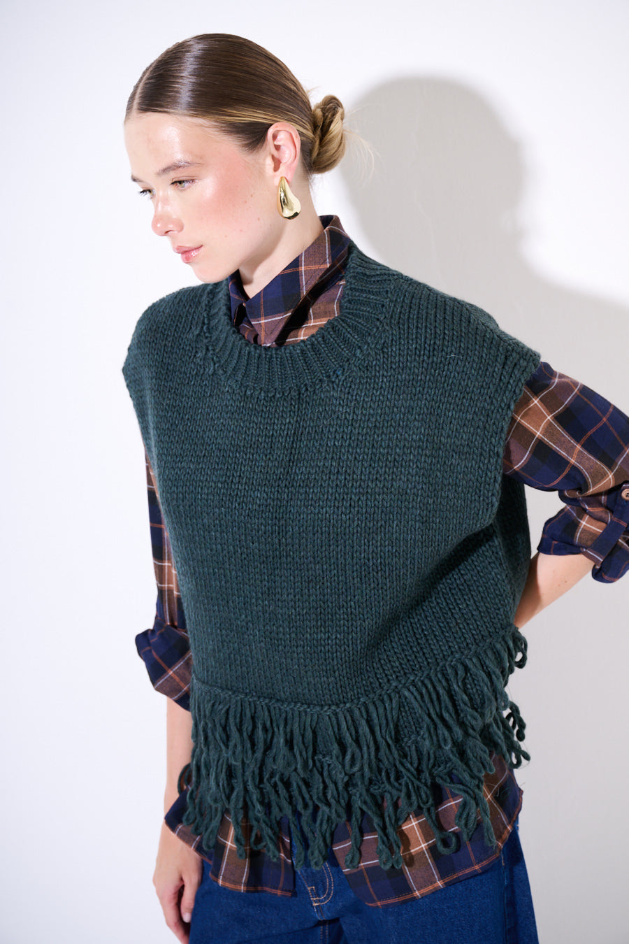Gilet over crop con frange KIKISIX